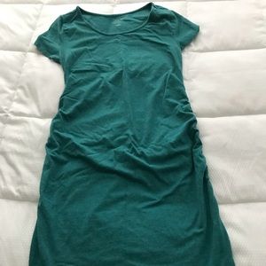 Short sleeve fitted maternity dress